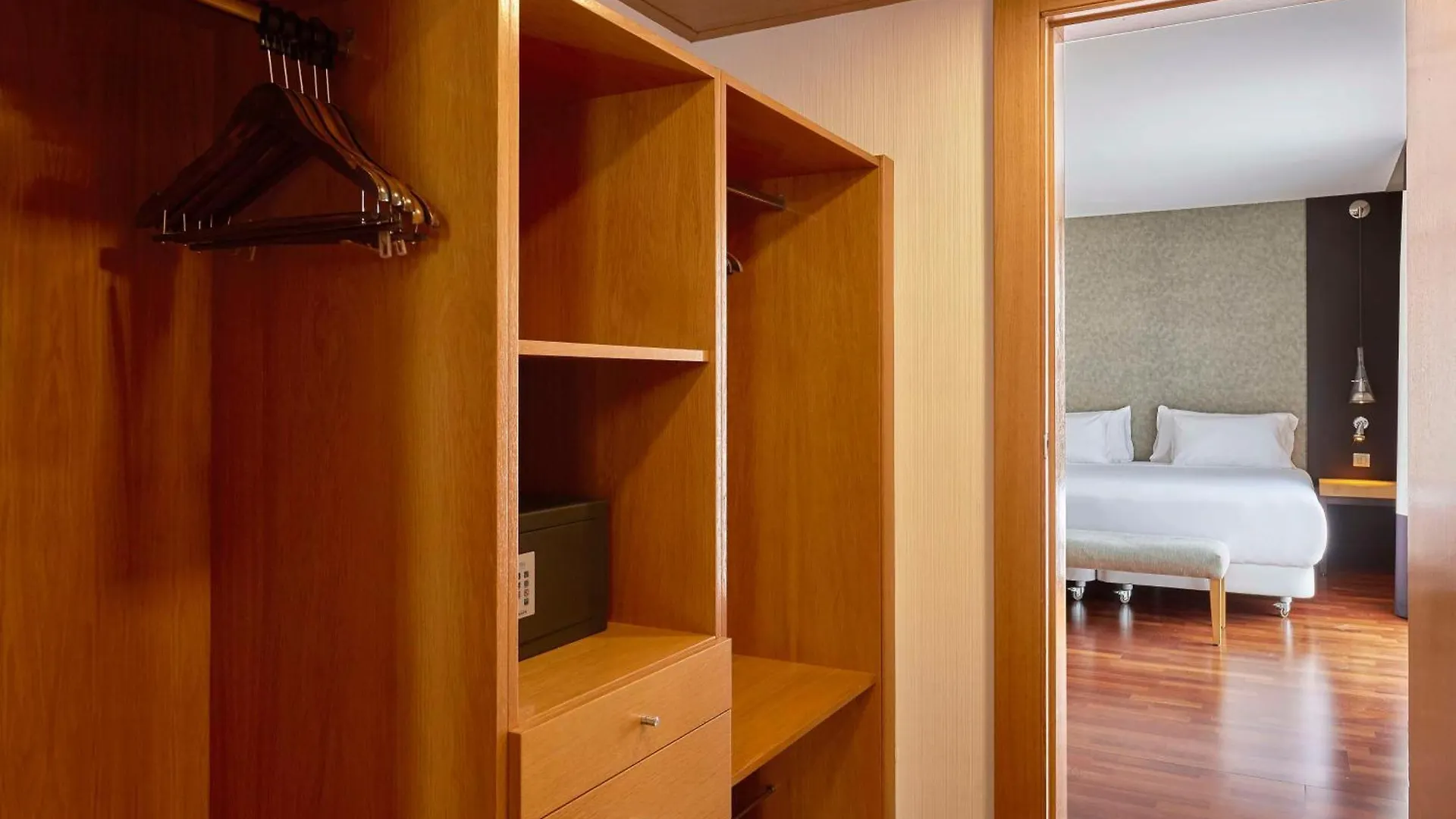 Nh Barcelona Stadium Hotell